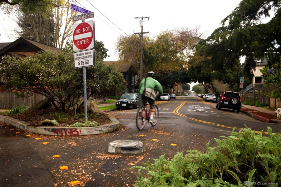 Entry to Bike Boulevard - CC BY-NC-ND 2.0 - Artbandito, Flickr