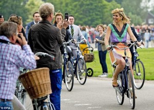 Dutch Queen on bike