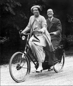 Princess Juliana and Prince Bernhard say 'On your bike, Auckland Transport!' (pic via Pinterest)