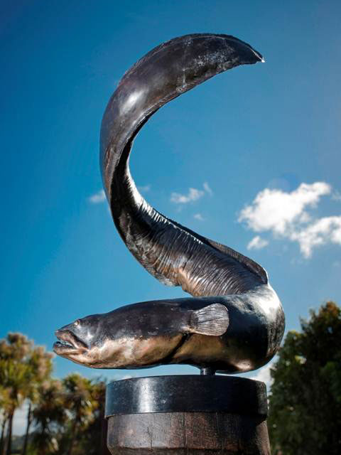 Bing Dawe's Tuna sculpture, Auckland Botanic Gardens (Pic via  Sculpture in the Gardens)