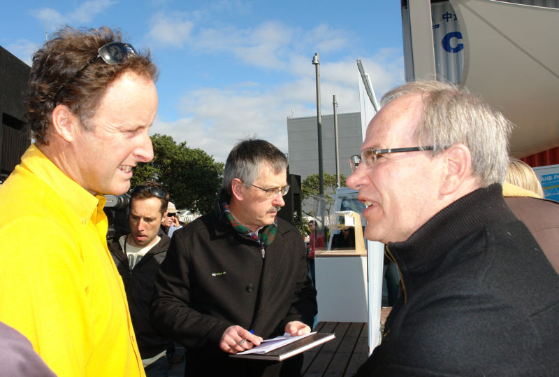 Bevan talks to Mayor Len Brown at the public launch, 2011.