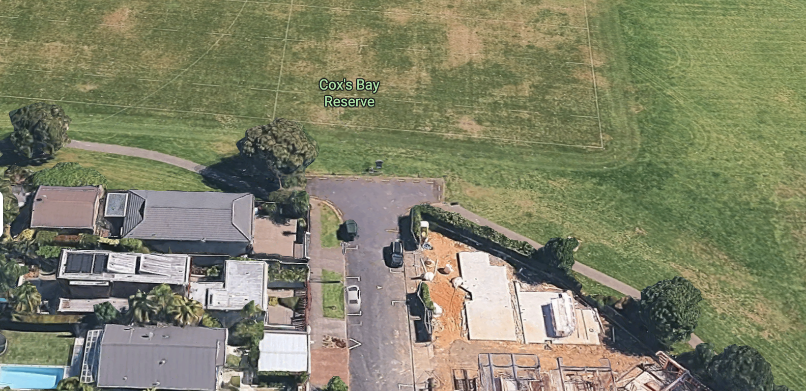 The Cox's Bay Reserve path vanishes for a bit around Regina St cul-de-sac